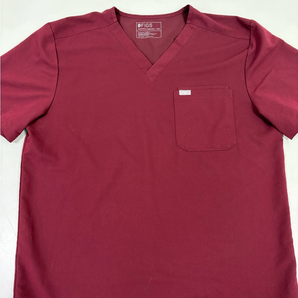 Figs Burgundy Leon 3-pocket Short Sleeve scrub top